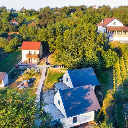 Borarium Vendeghazak - Zen-go Haz Guest house *