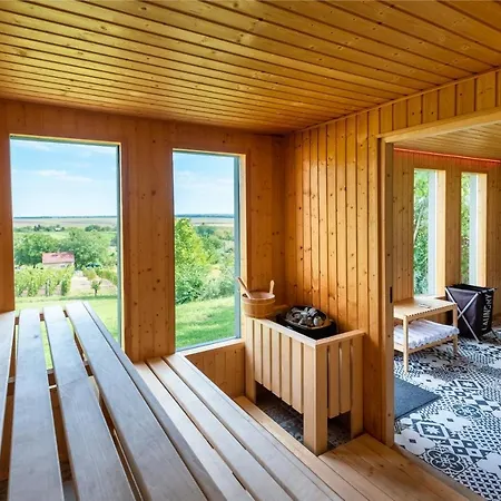 Borarium Vendeghazak - Zen-go Haz * Pazmand
